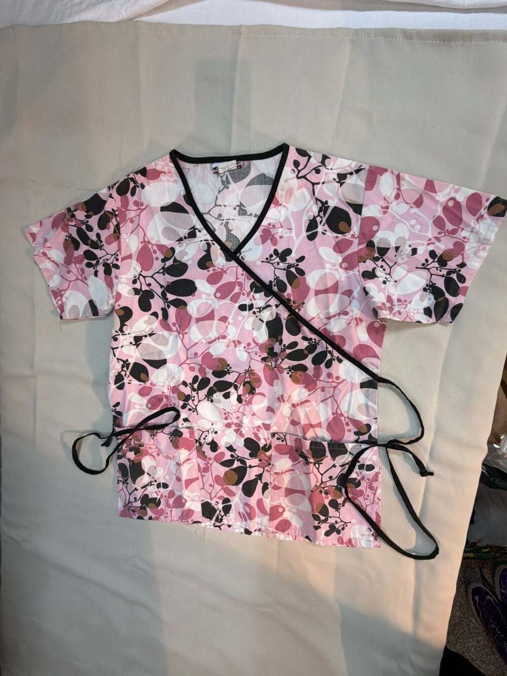 Jasco Uniforms Women's V-Neck Printed Short Sleeve Scrub Top
